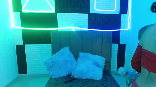 Snapshot of bonnie_blue_18 chatting on December 2025 02:01:01 PM bonnie blue 18 online show from December 2025 02:01:01 PM