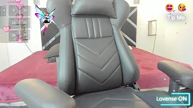 Snapshot of mask_red_girl chatting on November 2025 01:13:01 PM mask red girl online show from November 2025 01:13:01 PM