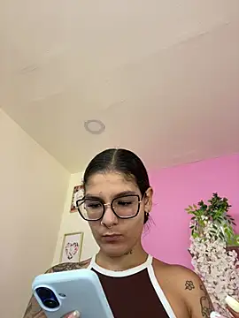 Snapshot of LauraRaider chatting on July 2026 02:17:02 AM LauraRaider online show from July 2026 02:17:02 AM