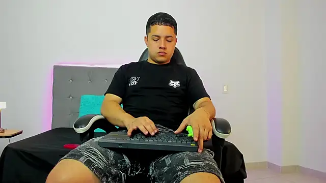 bry hill online show from December 2025 01:20:02 PM