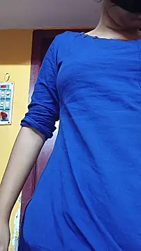 SameeraReddy19 online show from May 2026 10:22:01 AM