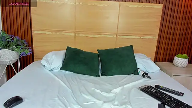 Snapshot of samantha_loughty chatting on December 2025 07:58:02 AM samantha loughty online show from December 2025 07:58:02 AM