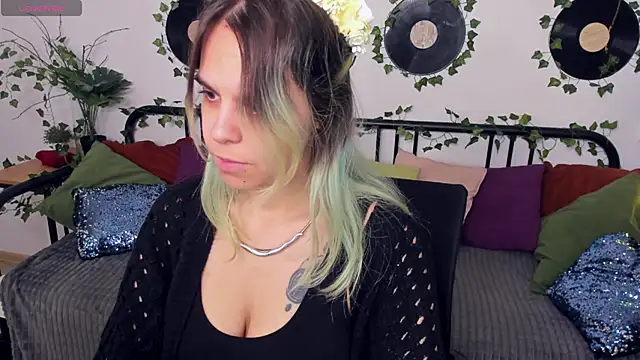 LiraBelle online show from November 2025 03:28:01 AM