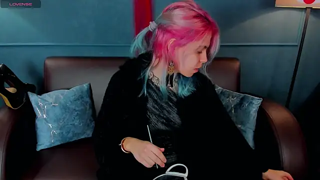 LiraBelle online show from January 2026 09:59:01 AM