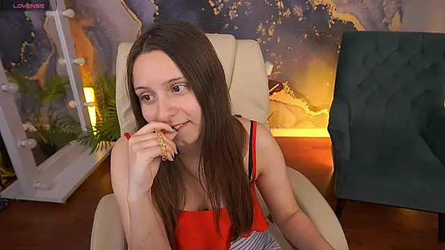 TinyNatalie online show from May 2026 12:55:02 PM
