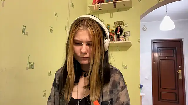 Snapshot of TraceeSchutt chatting on January 2026 11:07:01 PM TraceeSchutt online show from January 2026 11:07:01 PM