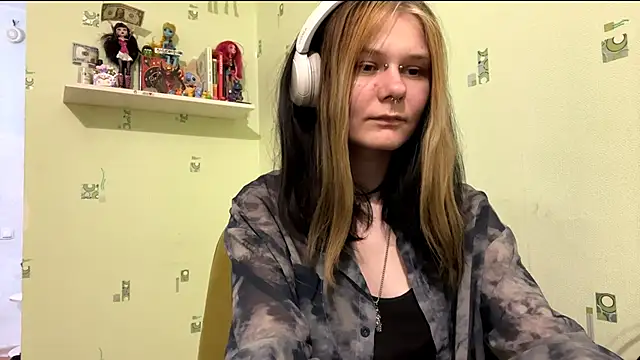 Snapshot of TraceeSchutt chatting on January 2026 07:48:02 PM TraceeSchutt online show from January 2026 07:48:02 PM