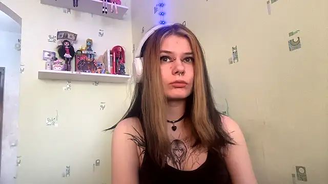 Snapshot of TraceeSchutt chatting on January 2026 01:48:02 PM TraceeSchutt online show from January 2026 01:48:02 PM