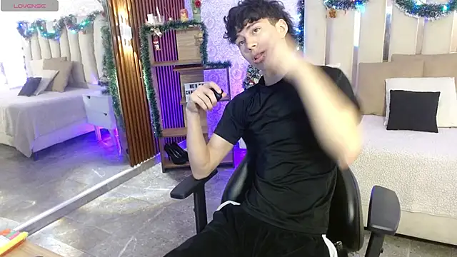 kaelwolf tay online show from November 2025 07:35:01 PM