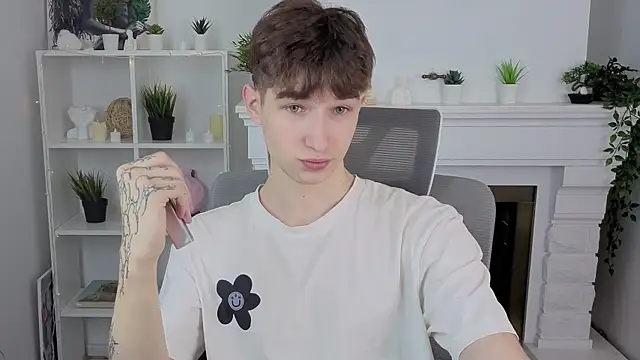 Snapshot of Maxwellchiik chatting on November 2025 12:39:02 PM Maxwellchiik online show from November 2025 12:39:02 PM