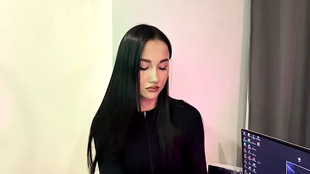 Beautyofnlka online show from November 2025 12:51:01 PM