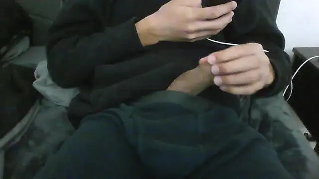 latinman7944 online show from April 2026 06:41:01 AM