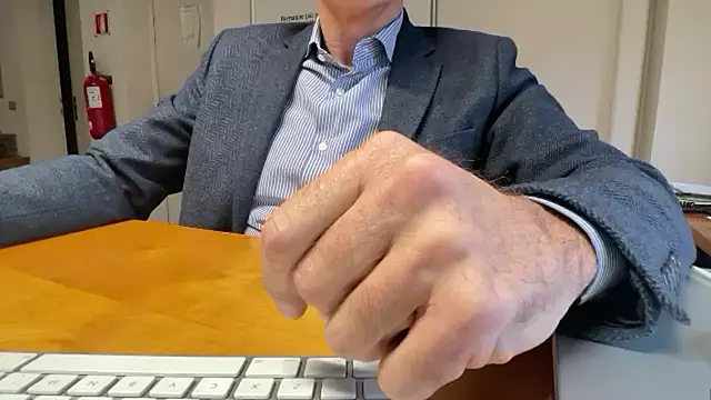 Snapshot of SimonZydar chatting on November 2025 11:21:01 AM SimonZydar online show from November 2025 11:21:01 AM