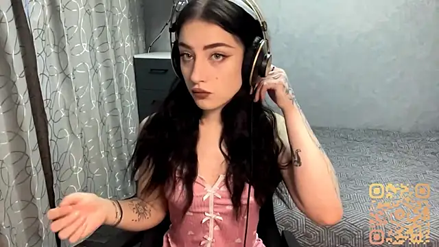 Meowluly online show from November 2025 09:16:01 PM