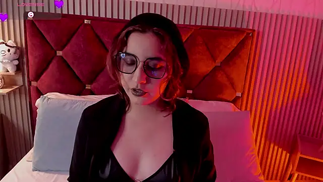Snapshot of Kiri_Velvet chatting on April 2026 08:22:01 PM Kiri Velvet online show from April 2026 08:22:01 PM