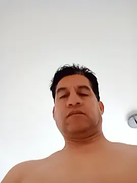 ChrisFloresP online show from December 2025 11:41:02 AM