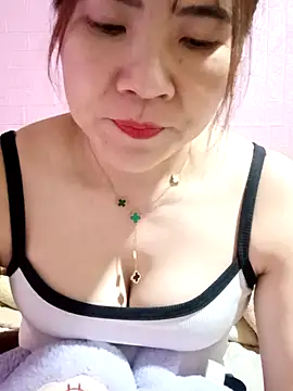 Snapshot of Lily-ross22 chatting on November 2025 09:57:01 AM Lily-ross22 online show from November 2025 09:57:01 AM