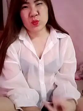 Snapshot of Lily-ross22 chatting on April 2026 05:58:01 PM Lily-ross22 online show from April 2026 05:58:01 PM