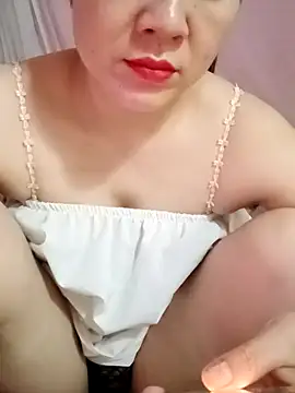 Snapshot of Lily-ross22 chatting on May 2026 04:12:01 PM Lily-ross22 online show from May 2026 04:12:01 PM