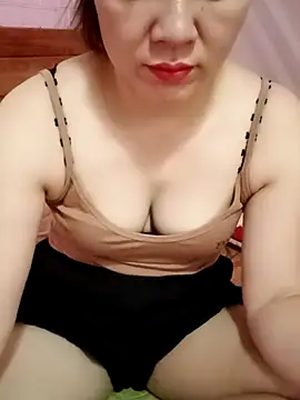 Snapshot of Lily-ross22 chatting on May 2026 03:58:02 AM Lily-ross22 online show from May 2026 03:58:02 AM