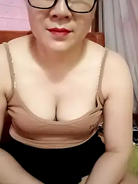 Snapshot of Lily-ross22 chatting on July 2026 04:13:01 PM Lily-ross22 online show from July 2026 04:13:01 PM