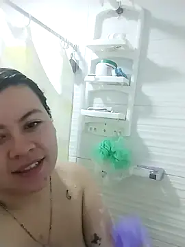 Snapshot of Reynpau19 chatting on November 2025 10:10:01 PM Reynpau19 online show from November 2025 10:10:01 PM