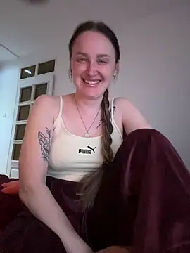 TomilaSi online show from April 2026 08:57:01 PM