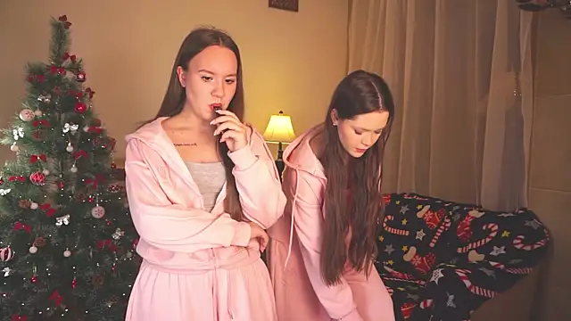 VirginiaRowe online show from December 2025 02:00:01 PM