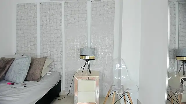 niicole steele  online show from December 2025 08:05:01 PM