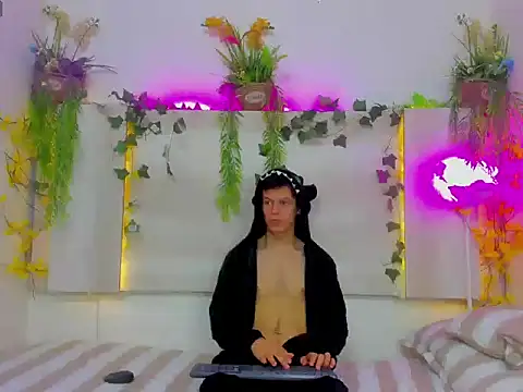 Snapshot of AngelSlimm chatting on November 2025 05:10:01 AM AngelSlimm online show from November 2025 05:10:01 AM