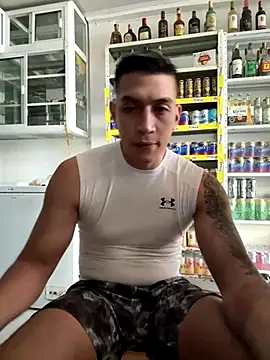 Snapshot of OliverWest04 chatting on December 2025 10:05:01 PM OliverWest04 online show from December 2025 10:05:01 PM