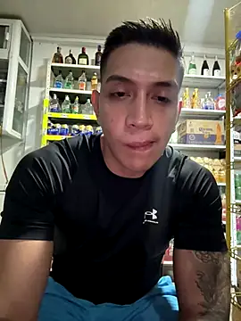 Snapshot of OliverWest04 chatting on December 2025 03:13:02 AM OliverWest04 online show from December 2025 03:13:02 AM