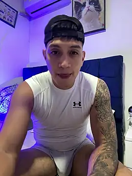 Snapshot of OliverWest04 chatting on January 2026 08:22:01 PM OliverWest04 online show from January 2026 08:22:01 PM