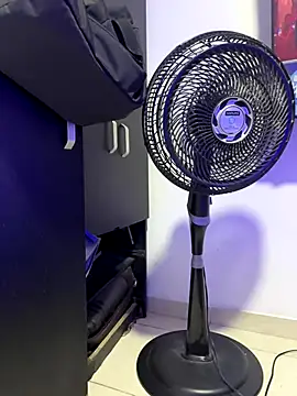 Snapshot of OliverWest04 chatting on January 2026 04:53:02 PM OliverWest04 online show from January 2026 04:53:02 PM