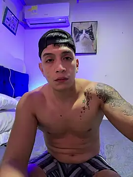 Snapshot of OliverWest04 chatting on January 2026 11:30:02 PM OliverWest04 online show from January 2026 11:30:02 PM