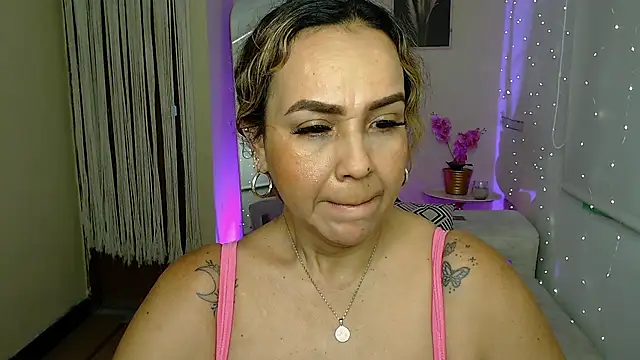 Snapshot of Aunty_milf chatting on July 2026 08:11:02 PM Aunty milf online show from July 2026 08:11:02 PM