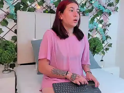 CharlotteBlossom online show from November 2025 08:01:01 PM