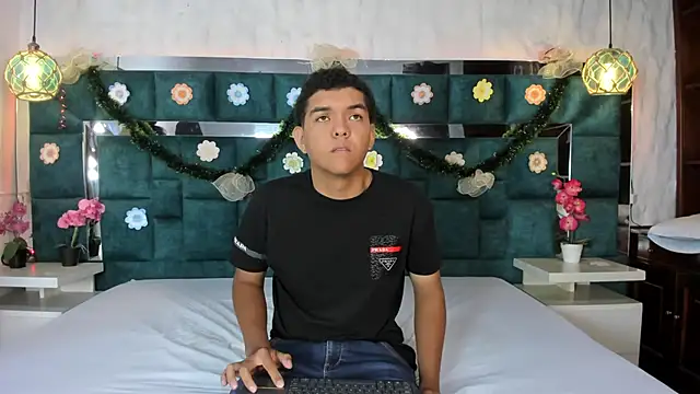  bonnyandclyde online show from December 2025 11:48:01 AM