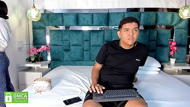  bonnyandclyde online show from January 2026 12:42:02 PM