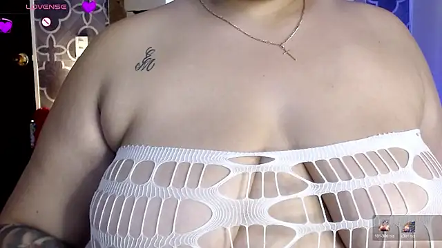 AdeleCruzz online show from December 2025 10:27:01 PM