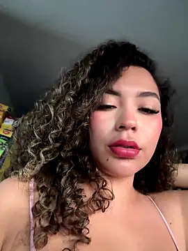 Snapshot of VictoriaaRose chatting on November 2025 10:36:01 PM VictoriaaRose online show from November 2025 10:36:01 PM