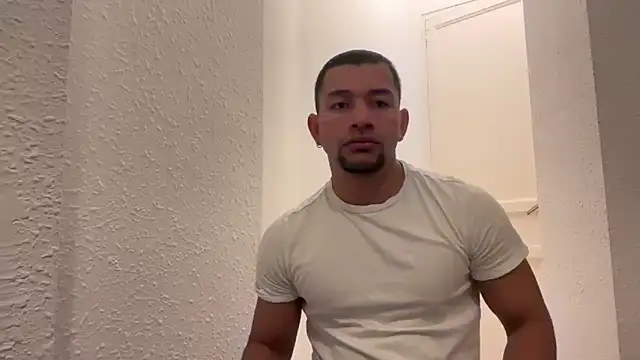 esleider12 online show from December 2025 04:57:01 PM