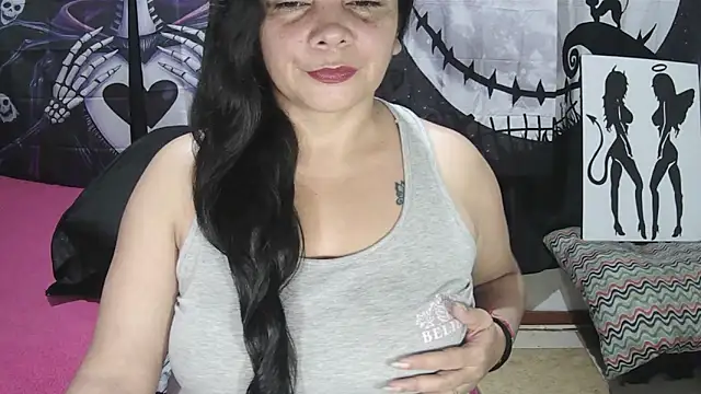 Snapshot of vivian-milf chatting on June 2026 01:47:02 AM vivian-milf online show from June 2026 01:47:02 AM