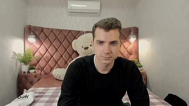 ThomasSmity online show from November 2025 12:29:02 PM