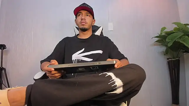 Brand Collins online show from January 2026 08:01:01 PM