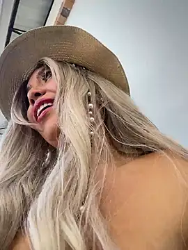 Snapshot of IsaSantoDomingo chatting on November 2025 02:09:02 PM IsaSantoDomingo online show from November 2025 02:09:02 PM