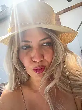 Snapshot of IsaSantoDomingo chatting on December 2025 02:44:01 PM IsaSantoDomingo online show from December 2025 02:44:01 PM