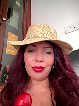 IsaSantoDomingo online show from December 2025 04:35:02 PM