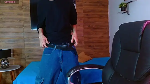 Michaelkoiv online show from November 2025 12:30:01 PM