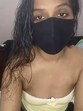 your-Mia07 online show from December 2025 12:43:02 PM